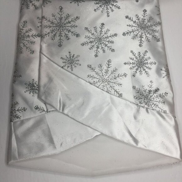 Holiday Time 48" Christmas Tree Skirt White Glitter Snowflake Home Holiday Decor - Picture 6 of 7